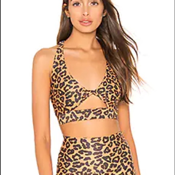 Beach Riot Twist Sports Bra - Picture 4 of 4